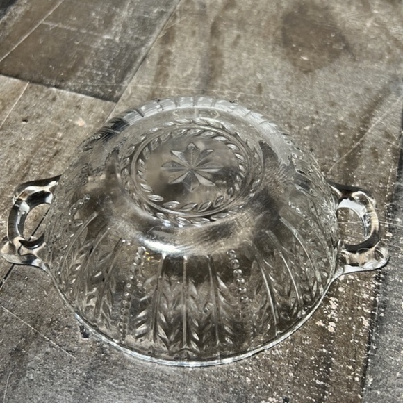 Vintage Glass Leaf Design Bowl with Handles - Picture 5 of 5